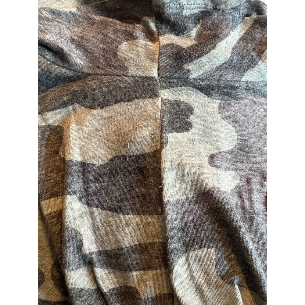 Lucky Brand Women's Plus 1X Camo Gray V-neck Tee Thin Lightweight Short Sleeve - Picture 4 of 5